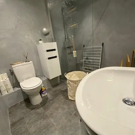 Studio Moderne Avec Terrasse Et Wi-fi, - Fr-1-308-186 *